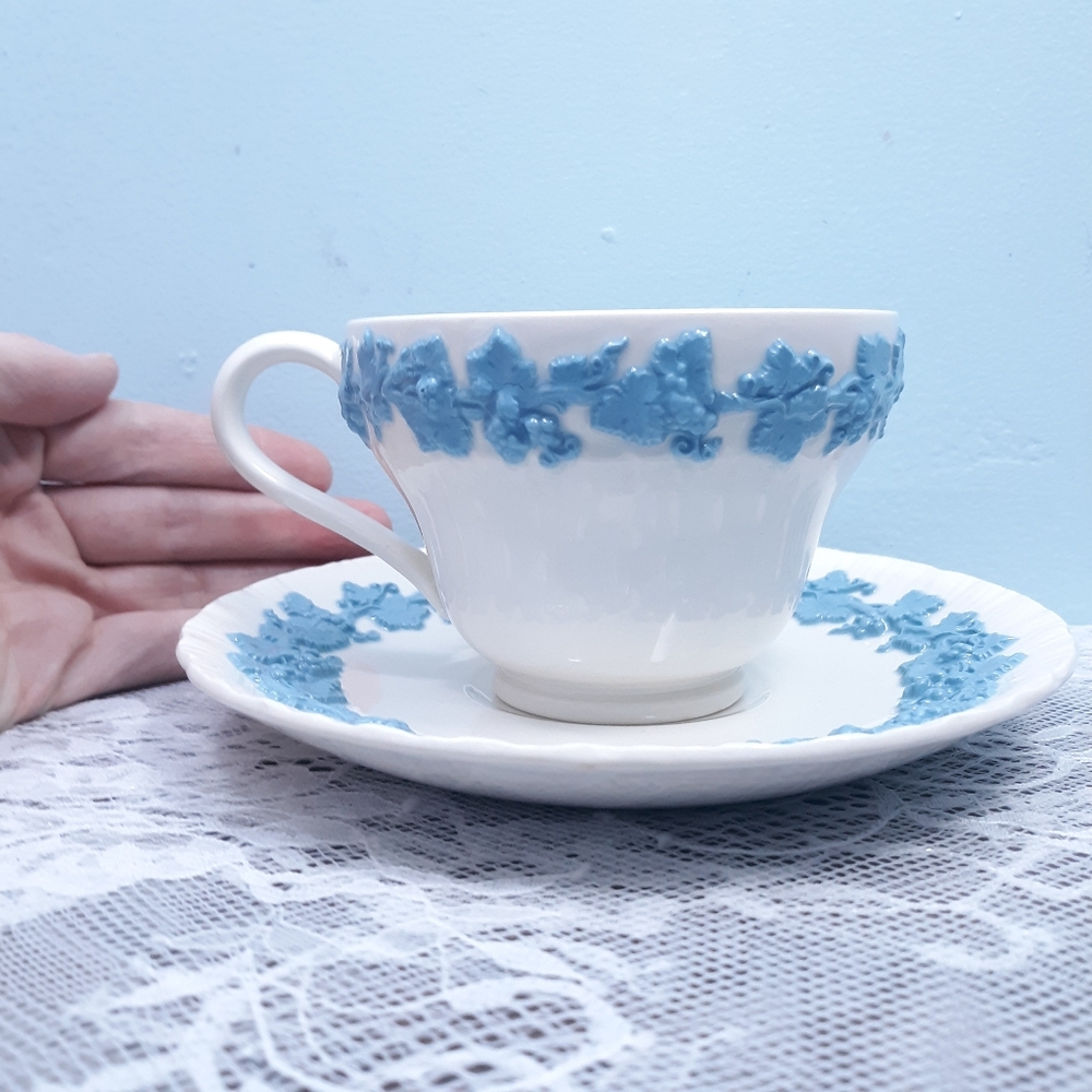 Wedgwood Queensware Lilac Blue Cream Seashell Edge Embossed Grapes Teacup Saucer - Picture 11 of 15